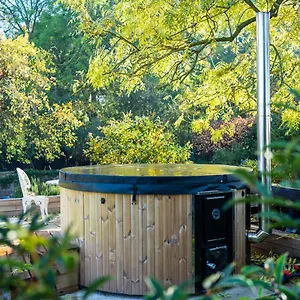  Holiday home Boddington Mill, Enchanting 3 Bdr Retreat By Oriri